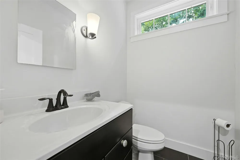 13595 Soundview Avenue Southold, NY 11971