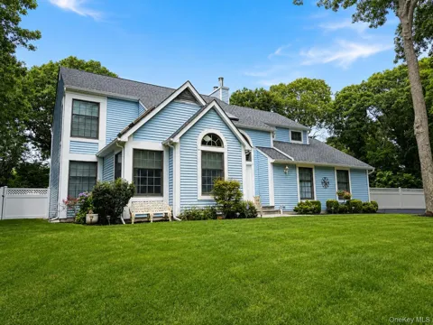3 Woodhollow Court