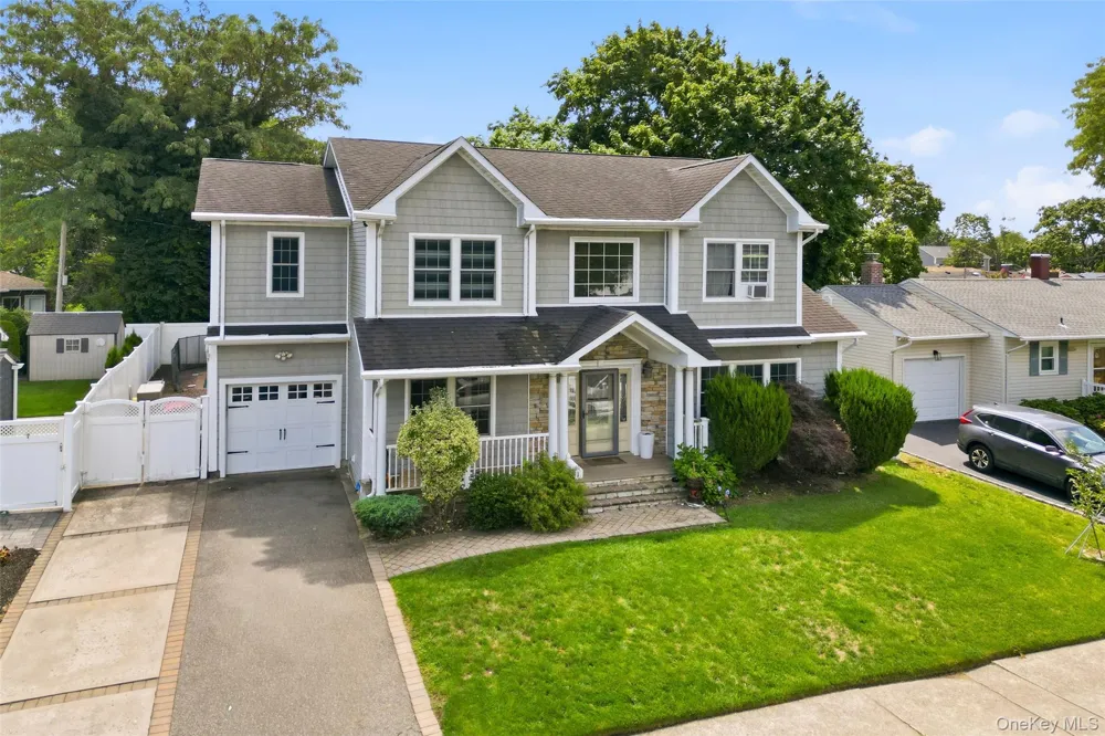 19 Manetto Drive Plainview, NY 11803