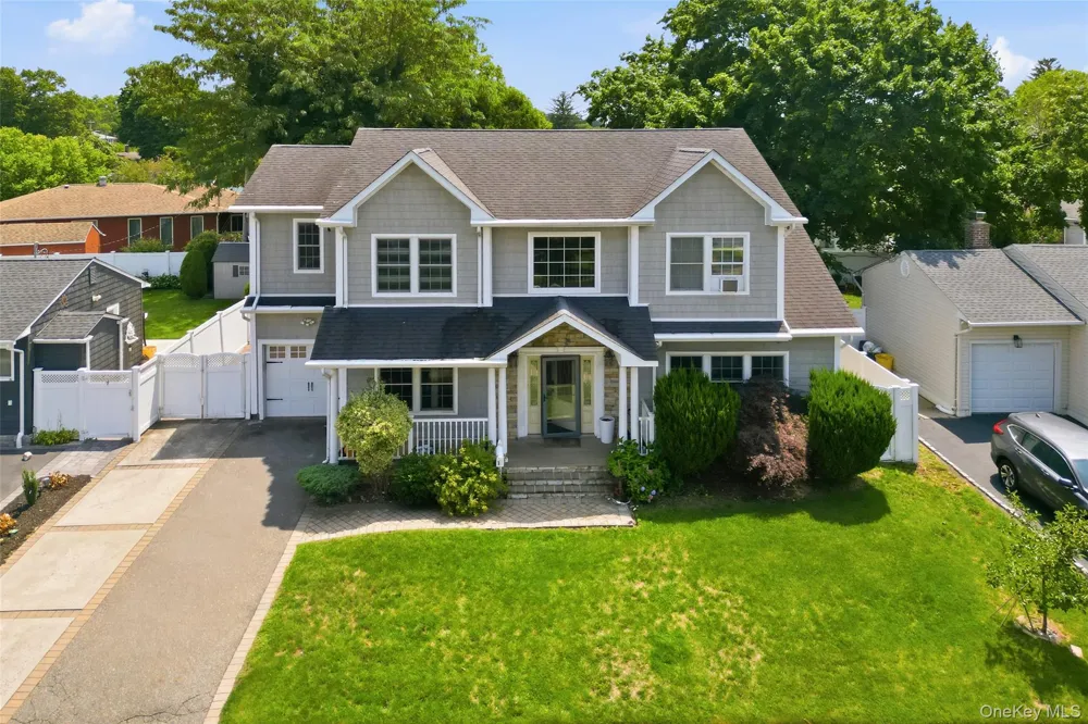 19 Manetto Drive Plainview, NY 11803