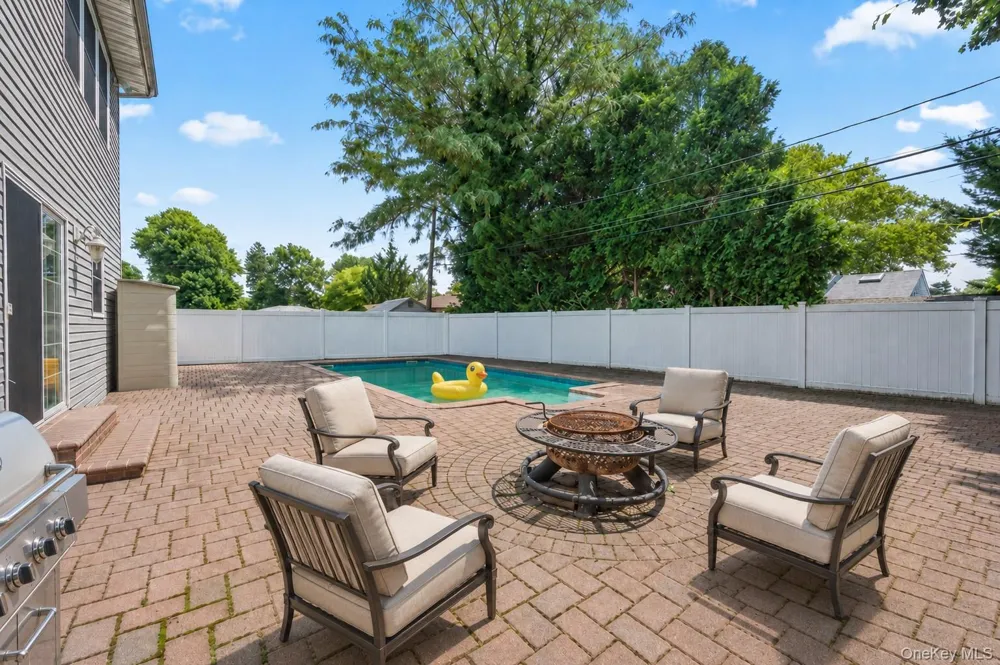 19 Manetto Drive Plainview, NY 11803