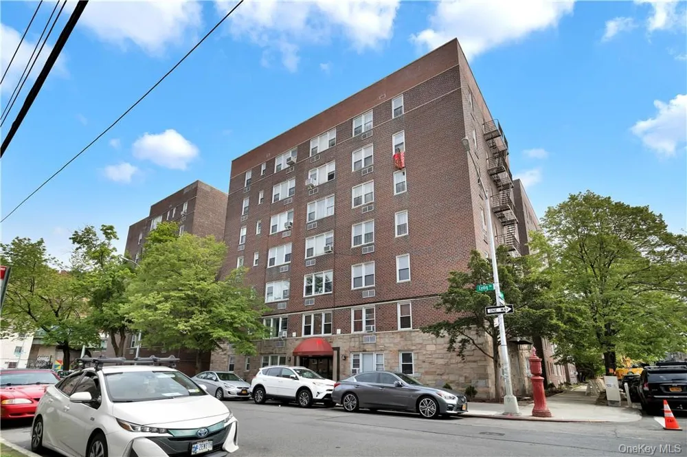 900 Lydig Avenue #4M Bronx, NY 10462