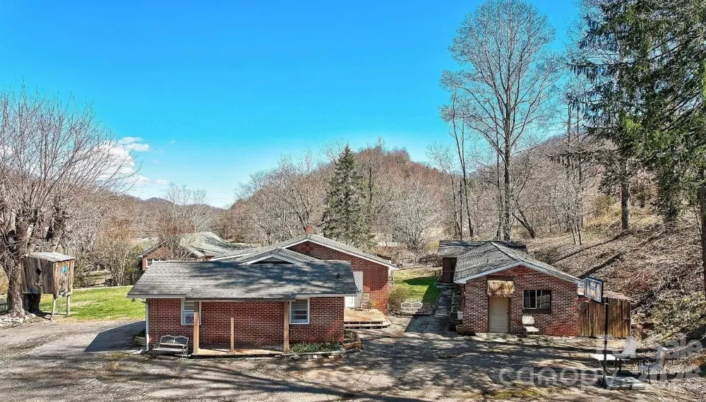 2541 Dellwood Road Waynesville, NC 28786