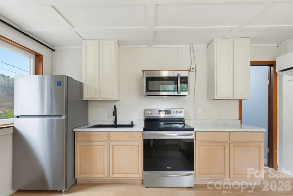2541 Dellwood Road Waynesville, NC 28786