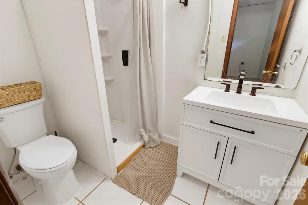 2541 Dellwood Road Waynesville, NC 28786