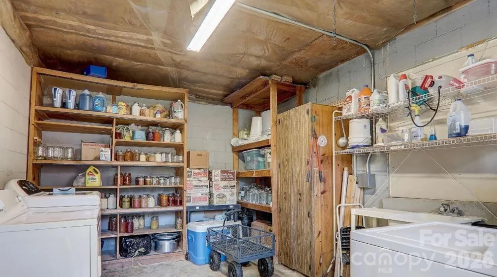 2541 Dellwood Road Waynesville, NC 28786