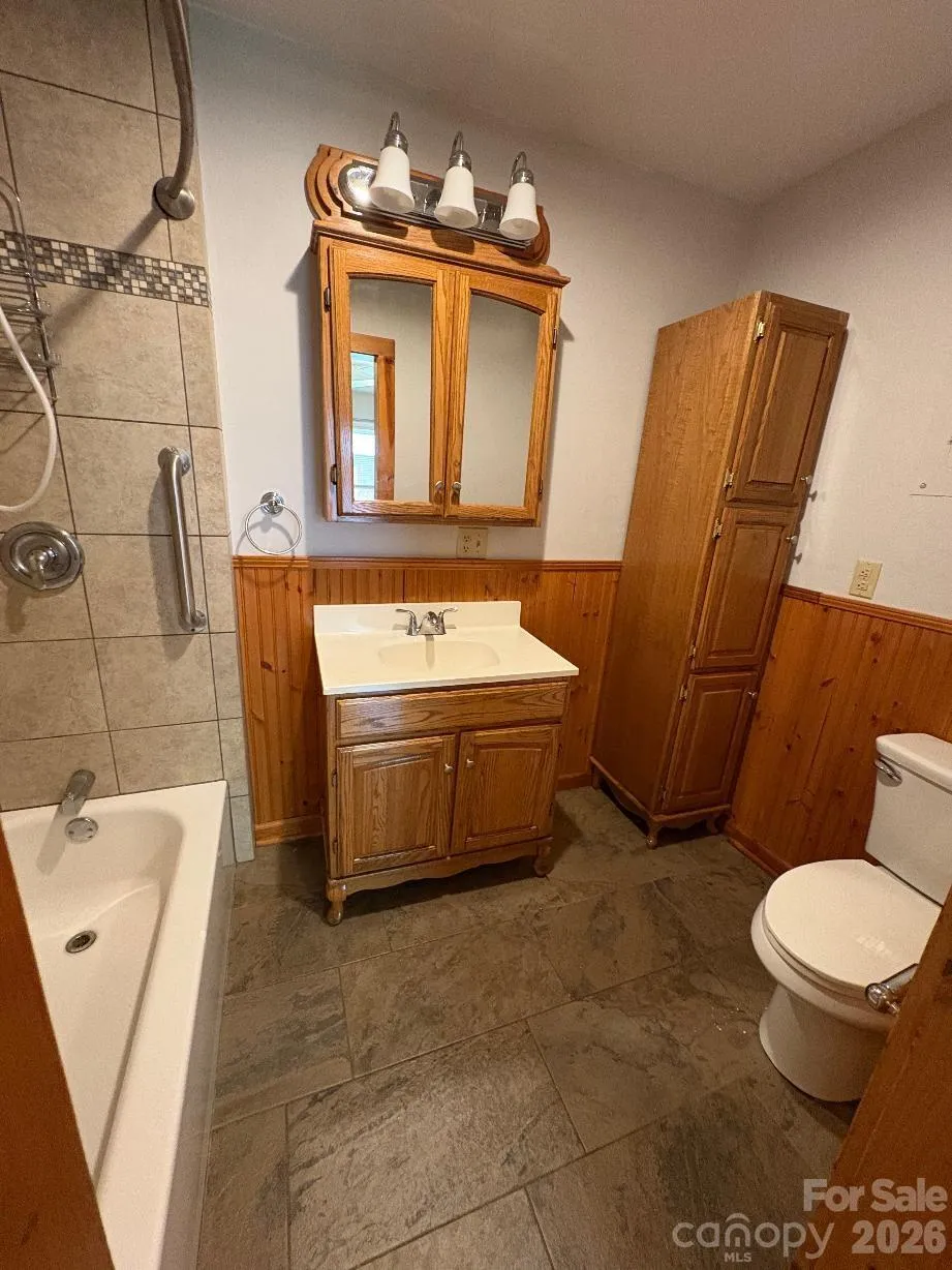 2541 Dellwood Road Waynesville, NC 28786