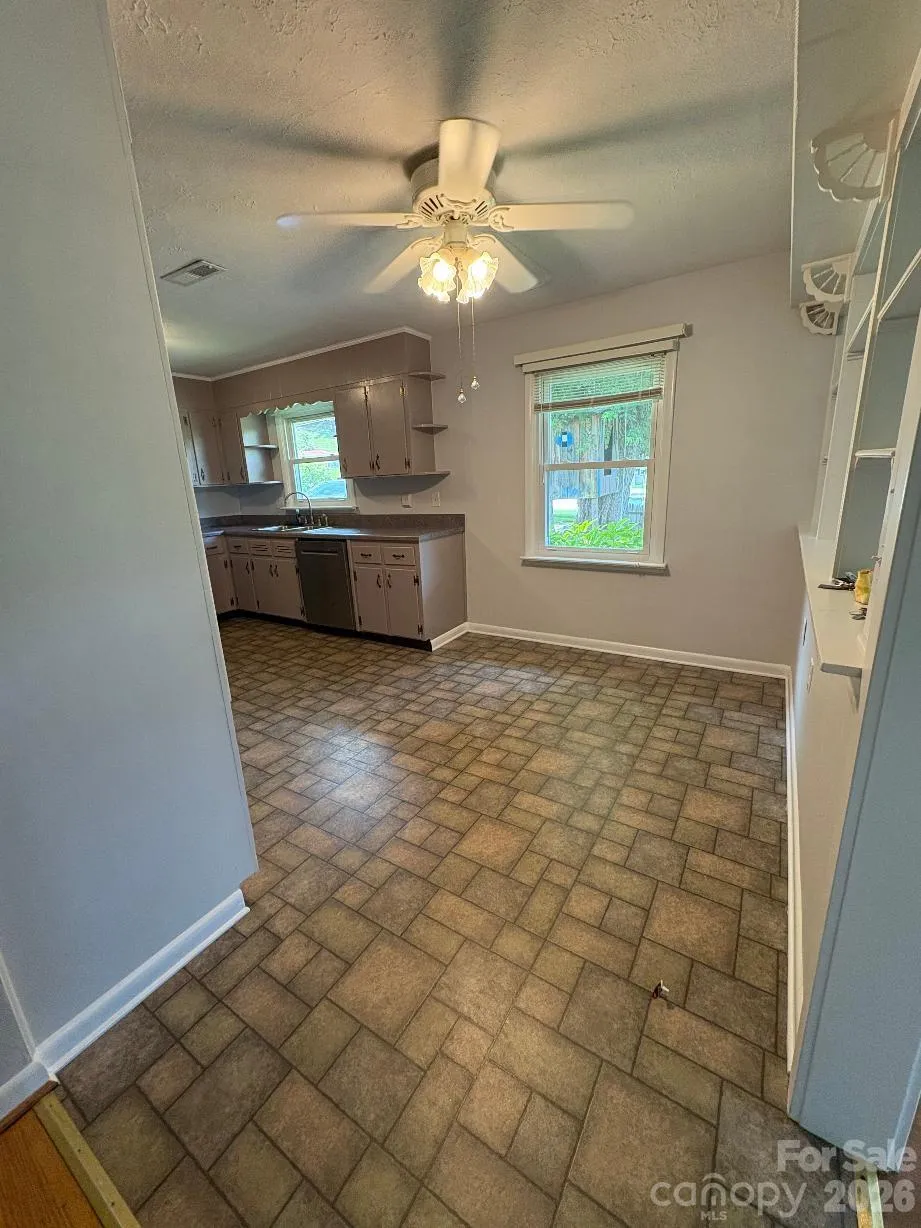 2541 Dellwood Road Waynesville, NC 28786