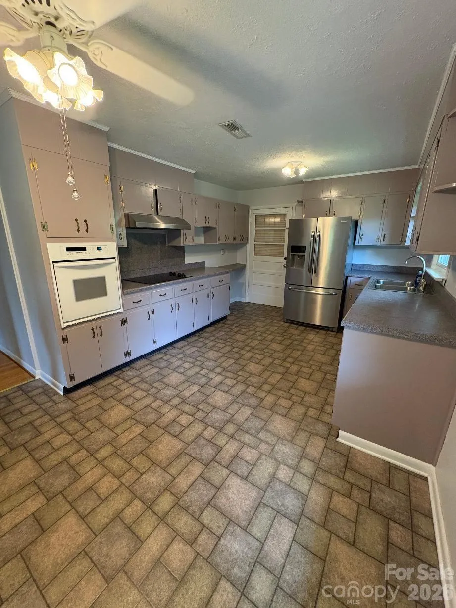 2541 Dellwood Road Waynesville, NC 28786
