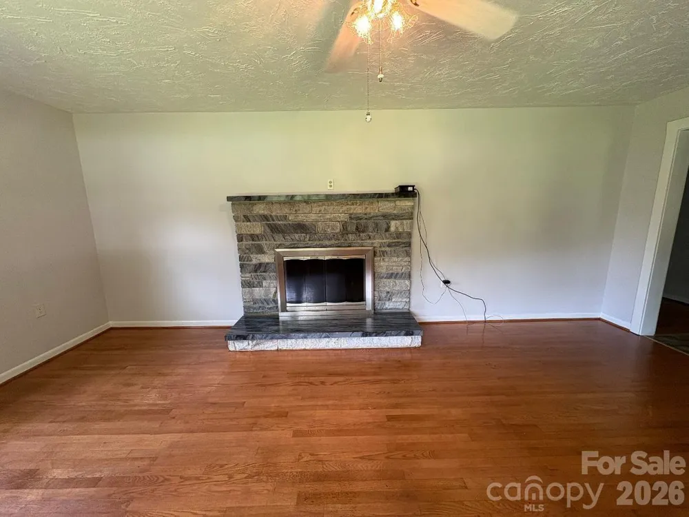 2541 Dellwood Road Waynesville, NC 28786