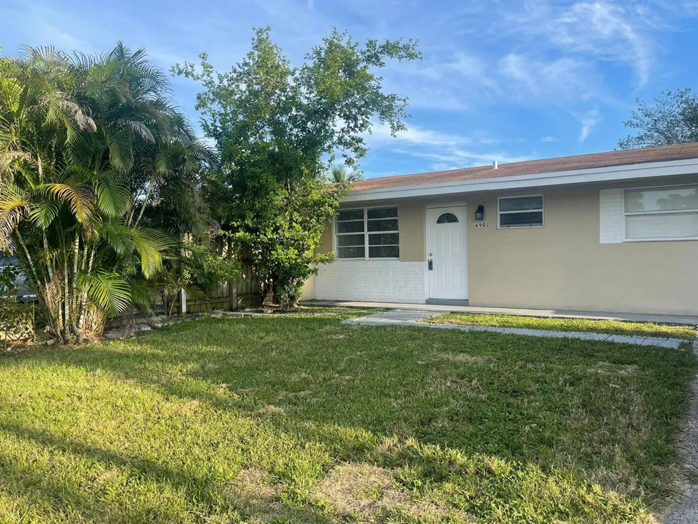 6902 SW 15th Street North Lauderdale, FL 33068