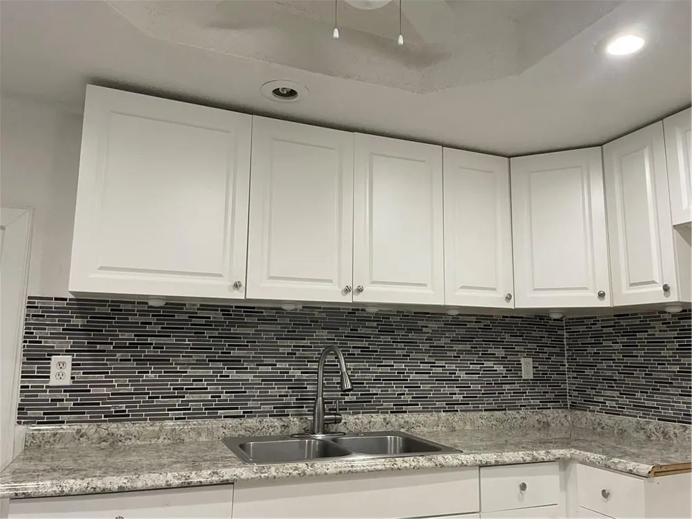6902 SW 15th Street North Lauderdale, FL 33068
