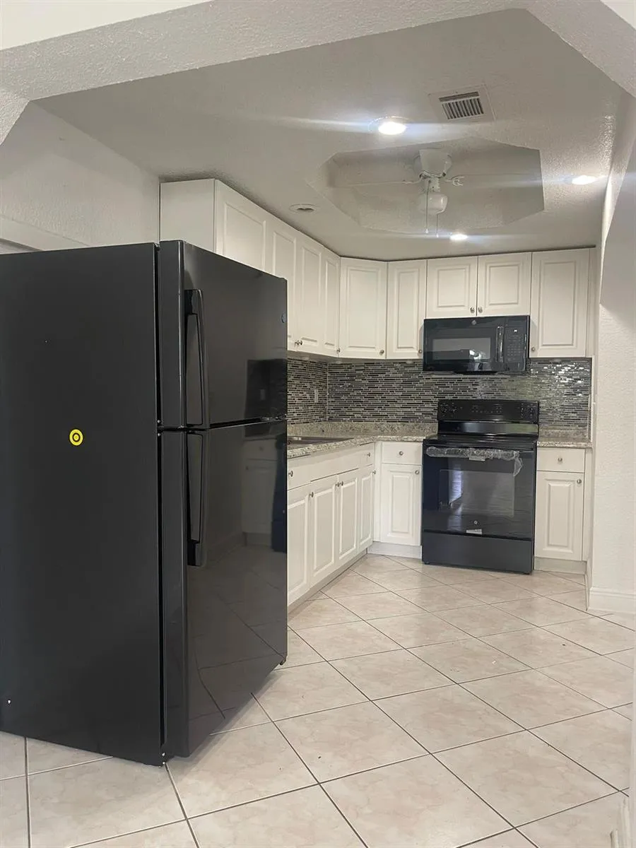 6902 SW 15th Street North Lauderdale, FL 33068