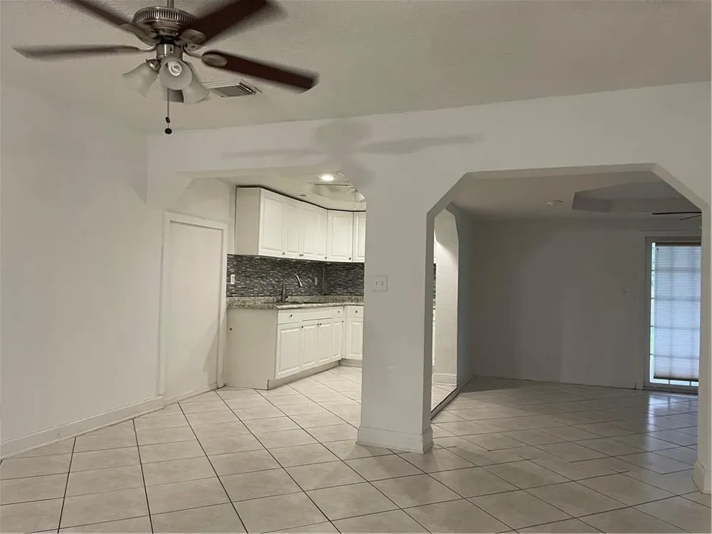 6902 SW 15th Street North Lauderdale, FL 33068