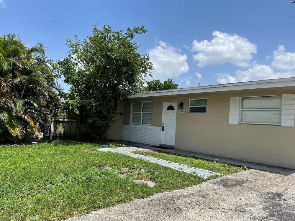 6902 SW 15th Street North Lauderdale, FL 33068