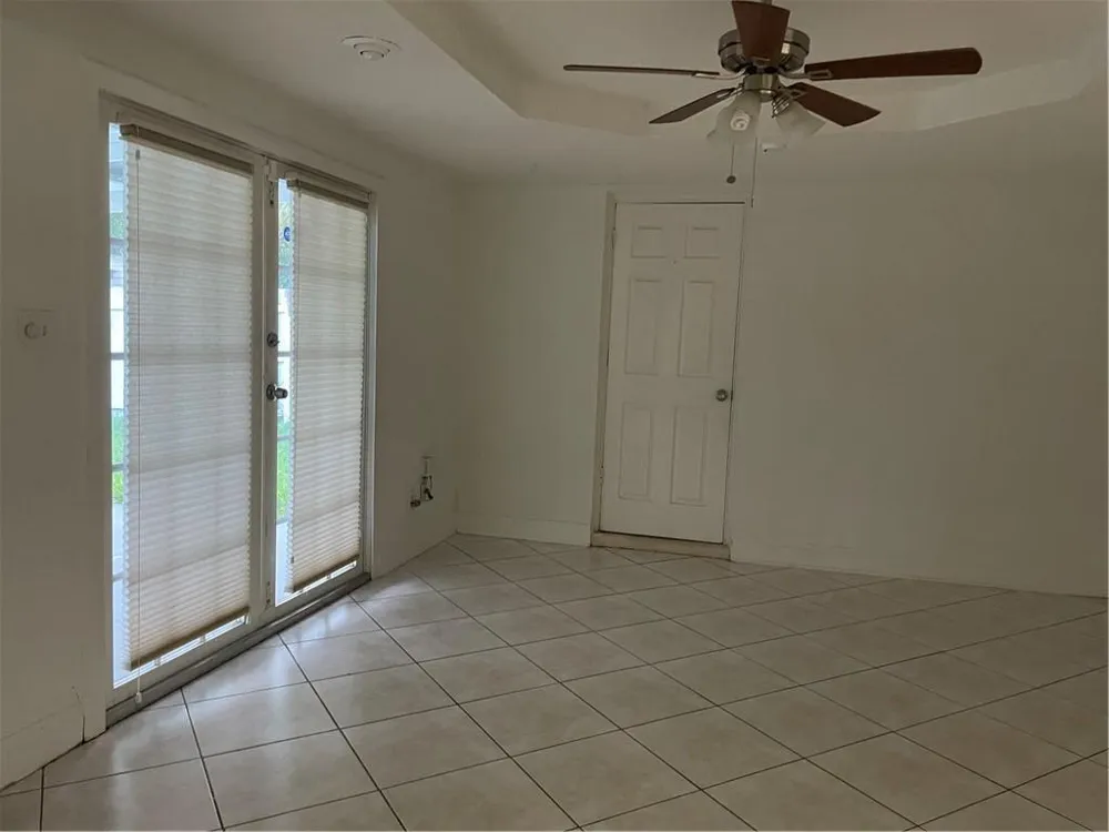 6902 SW 15th Street North Lauderdale, FL 33068