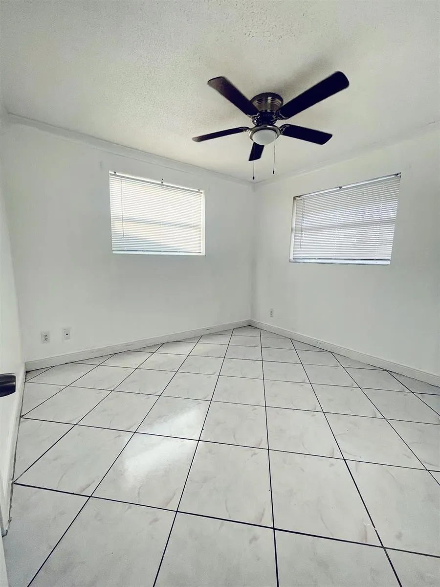6902 SW 15th Street North Lauderdale, FL 33068