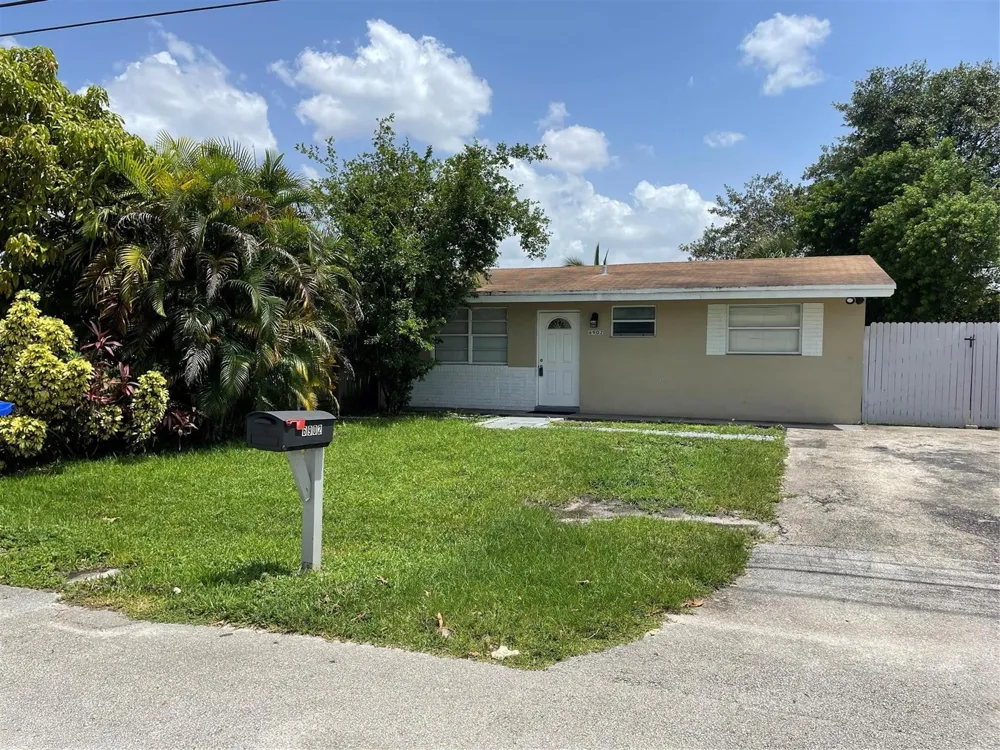 6902 SW 15th Street North Lauderdale, FL 33068