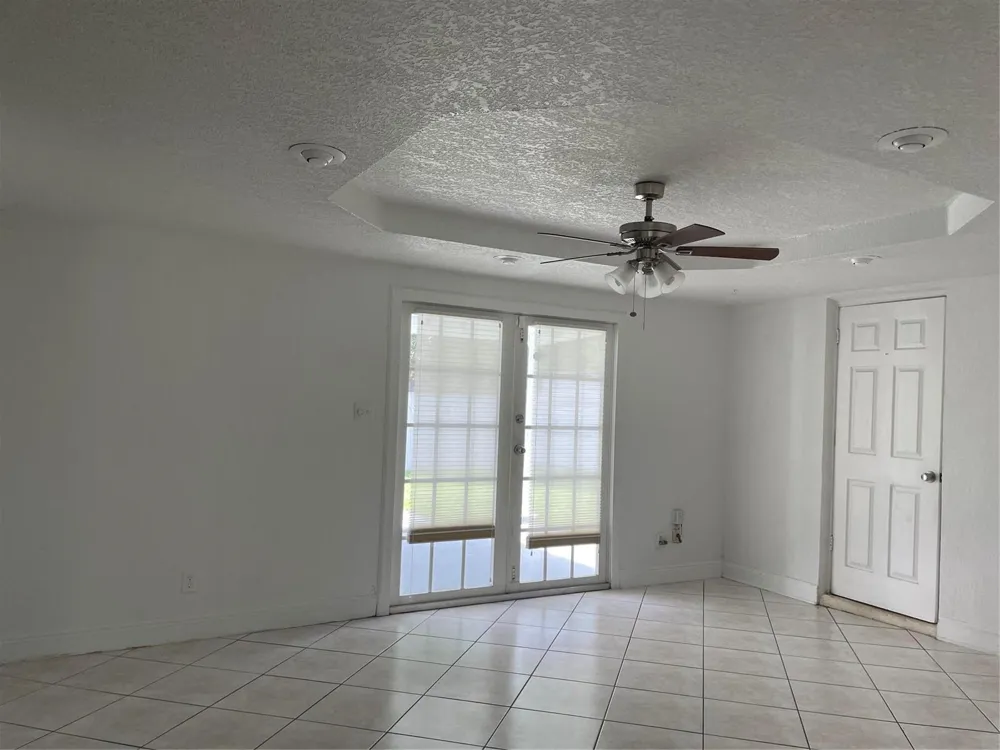 6902 SW 15th Street North Lauderdale, FL 33068
