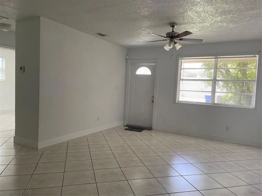 6902 SW 15th Street North Lauderdale, FL 33068