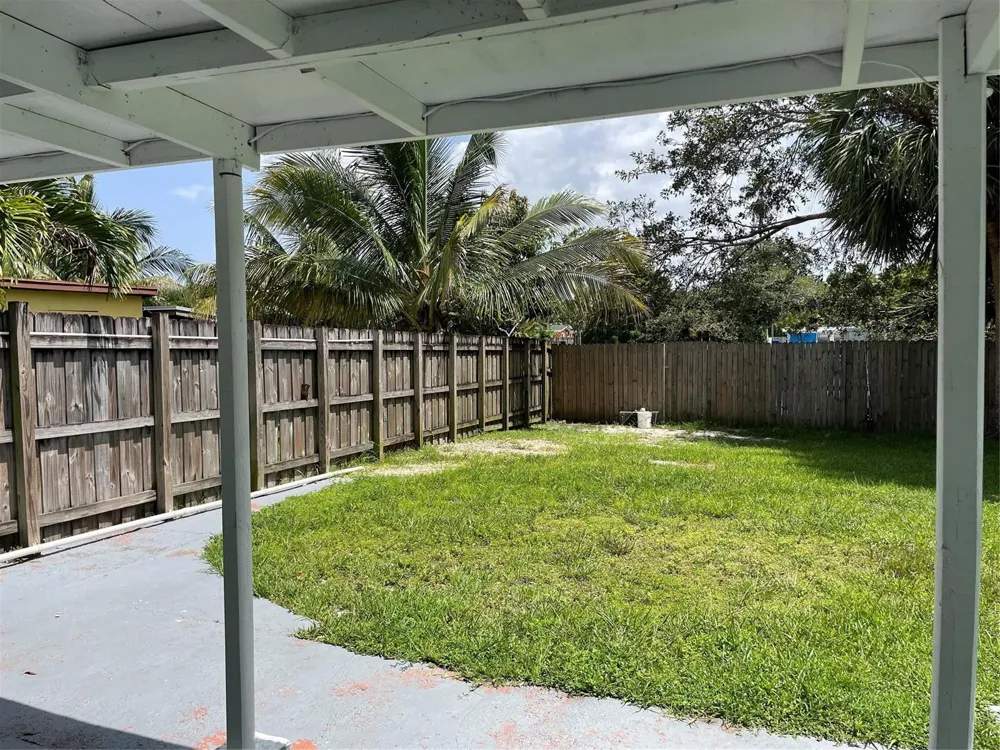 6902 SW 15th Street North Lauderdale, FL 33068