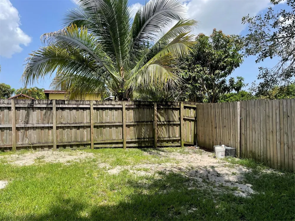 6902 SW 15th Street North Lauderdale, FL 33068