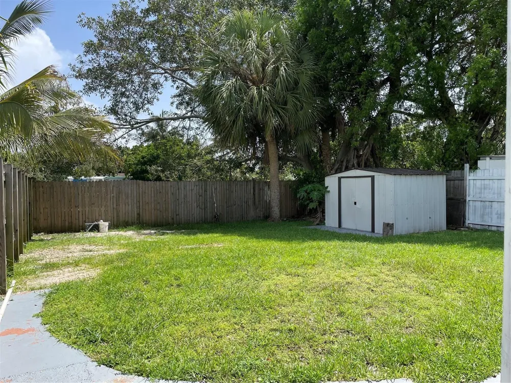 6902 SW 15th Street North Lauderdale, FL 33068