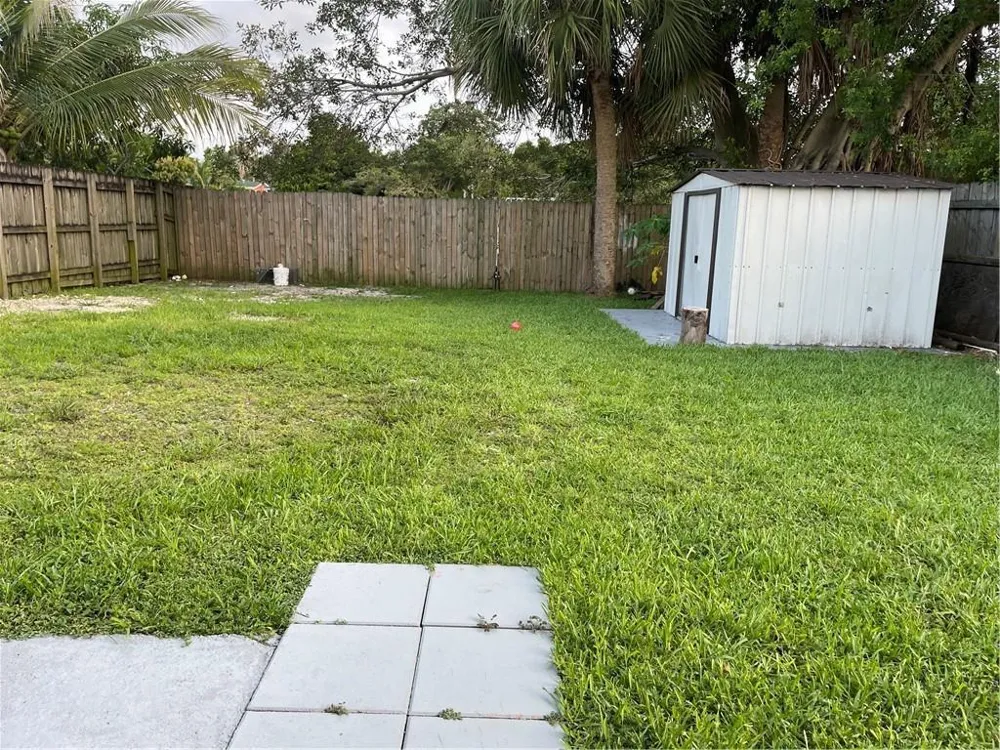 6902 SW 15th Street North Lauderdale, FL 33068