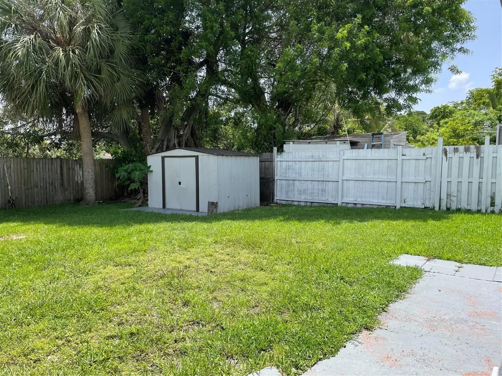 6902 SW 15th Street North Lauderdale, FL 33068