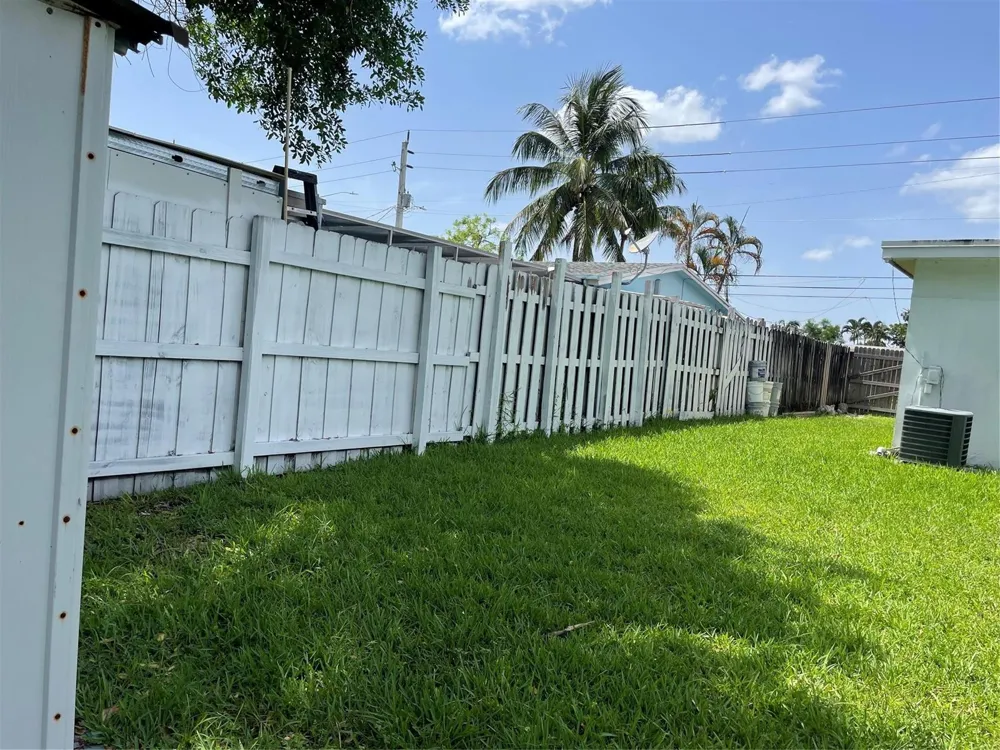 6902 SW 15th Street North Lauderdale, FL 33068