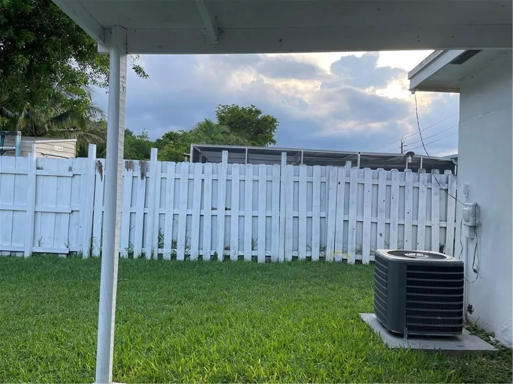 6902 SW 15th Street North Lauderdale, FL 33068