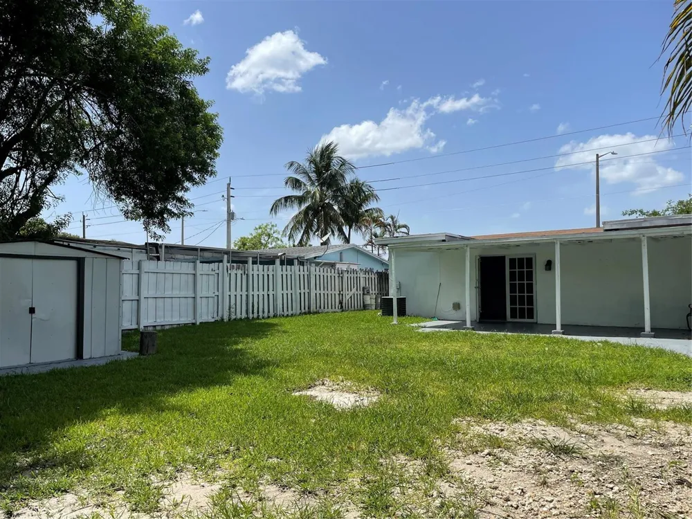 6902 SW 15th Street North Lauderdale, FL 33068
