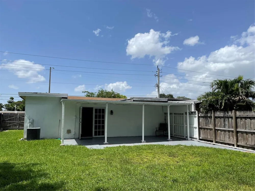 6902 SW 15th Street North Lauderdale, FL 33068