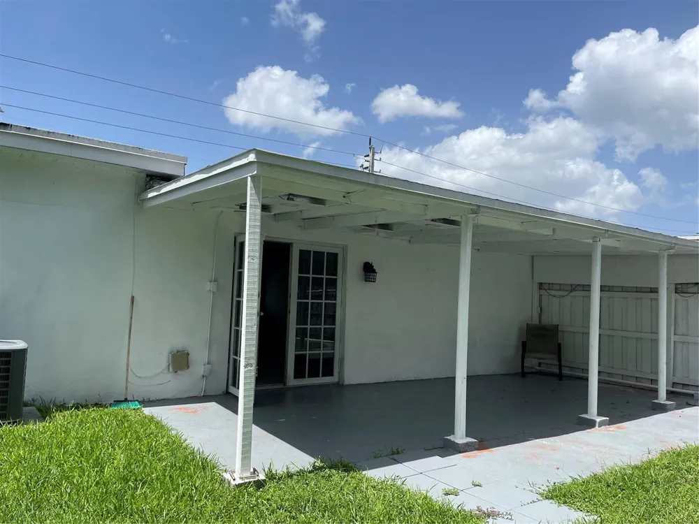 6902 SW 15th Street North Lauderdale, FL 33068