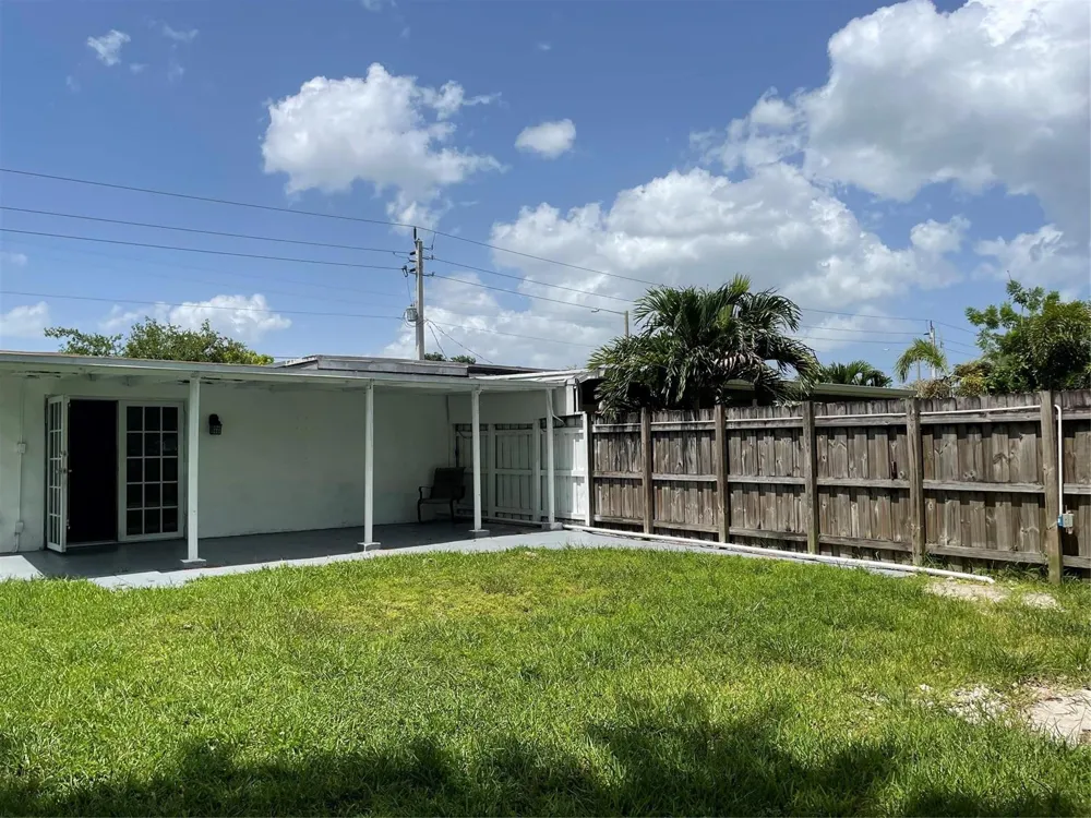 6902 SW 15th Street North Lauderdale, FL 33068