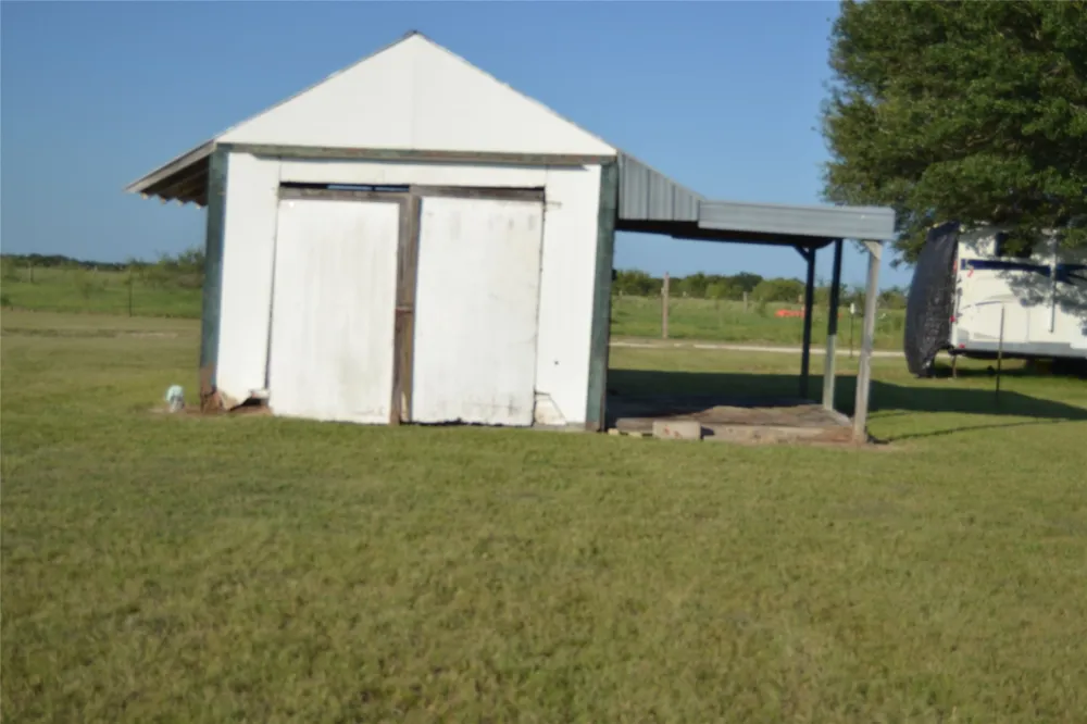 5893 SE County Road 2050 Corsicana, TX 75109