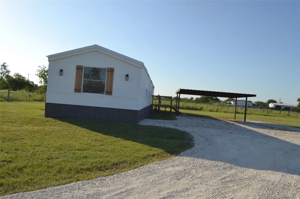 5893 SE County Road 2050 Corsicana, TX 75109