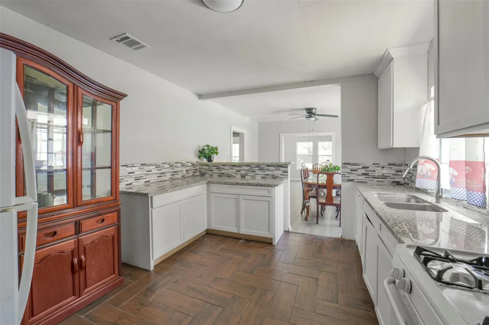 220 Engel Street Houston, TX 77011