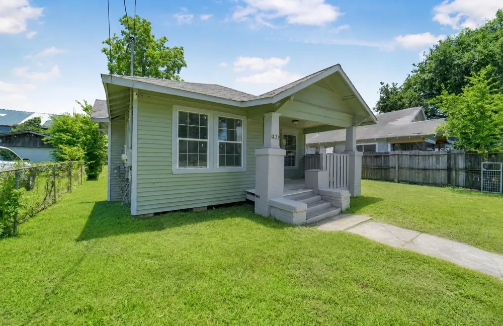 220 Engel Street Houston, TX 77011