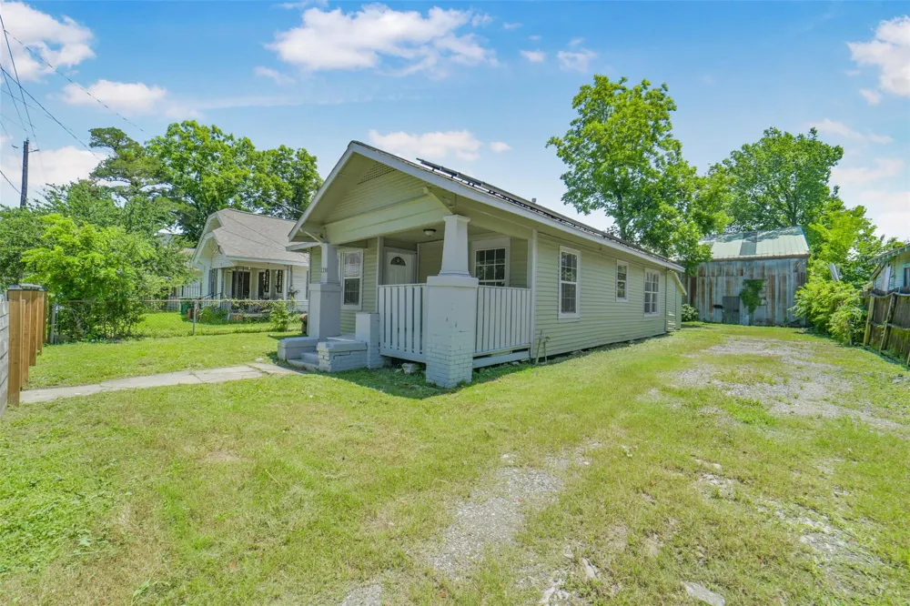 220 Engel Street Houston, TX 77011