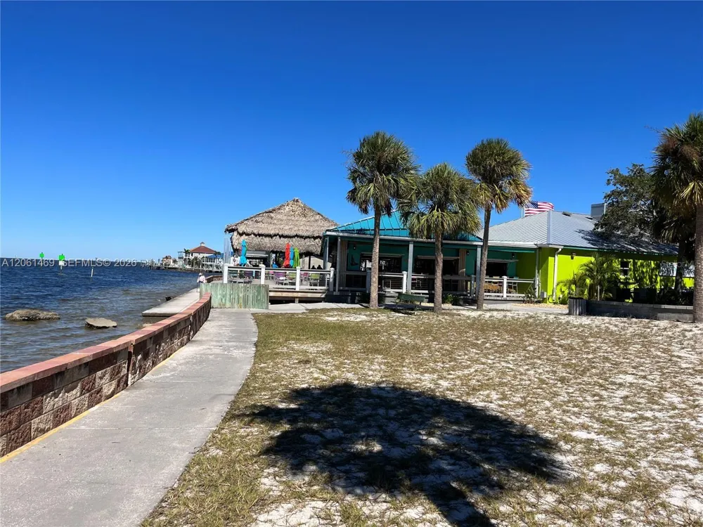 7407 UNIVERSITY DRIVE Hudson, FL 34667