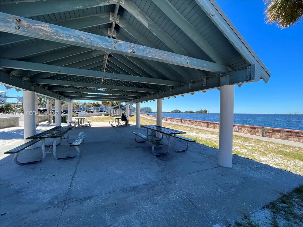 7407 UNIVERSITY DRIVE Hudson, FL 34667