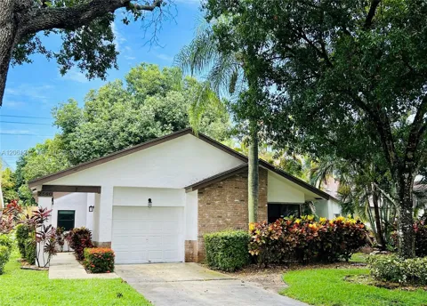 2560 Calamondin Cir