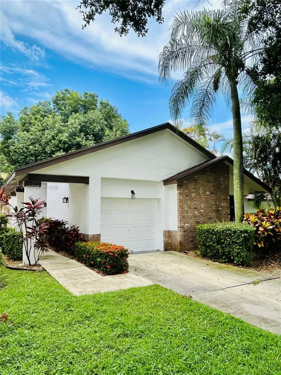 2560 Calamondin Cir Coconut Creek, FL 33063