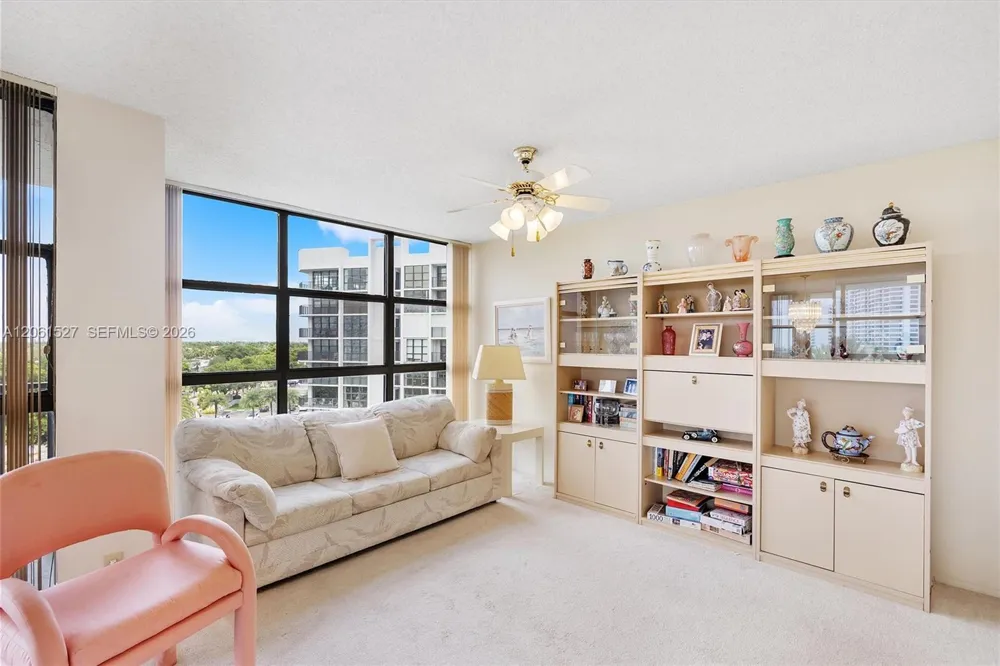 600 Parkview Dr #709 Hallandale Beach, FL 33009