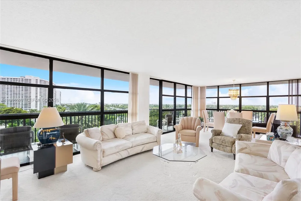 600 Parkview Dr #709 Hallandale Beach, FL 33009