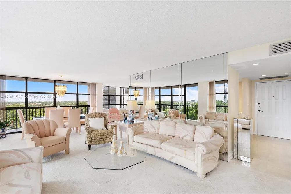 600 Parkview Dr #709 Hallandale Beach, FL 33009