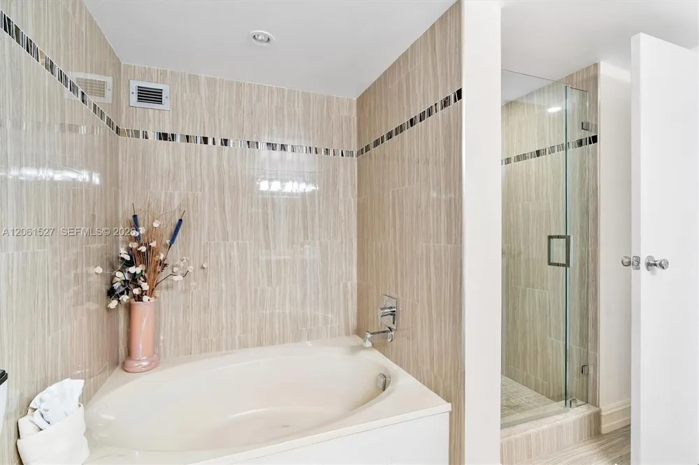 600 Parkview Dr #709 Hallandale Beach, FL 33009