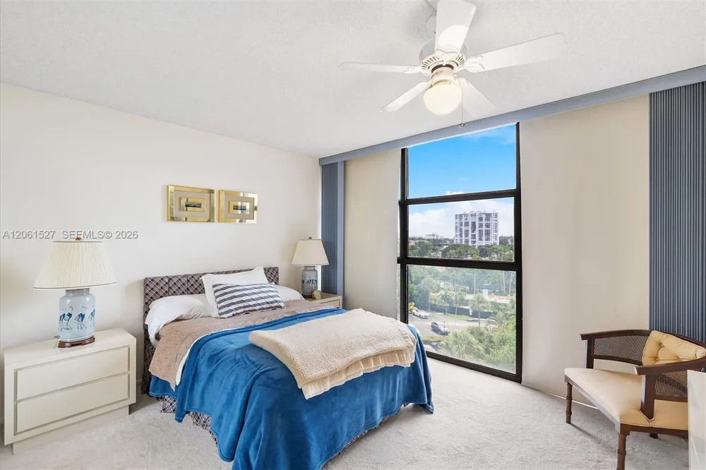 600 Parkview Dr #709 Hallandale Beach, FL 33009