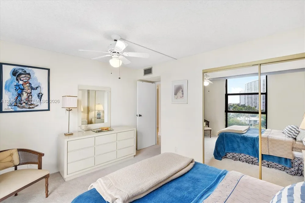 600 Parkview Dr #709 Hallandale Beach, FL 33009